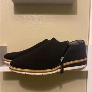 Me Too Black Flats with Zipper Detail